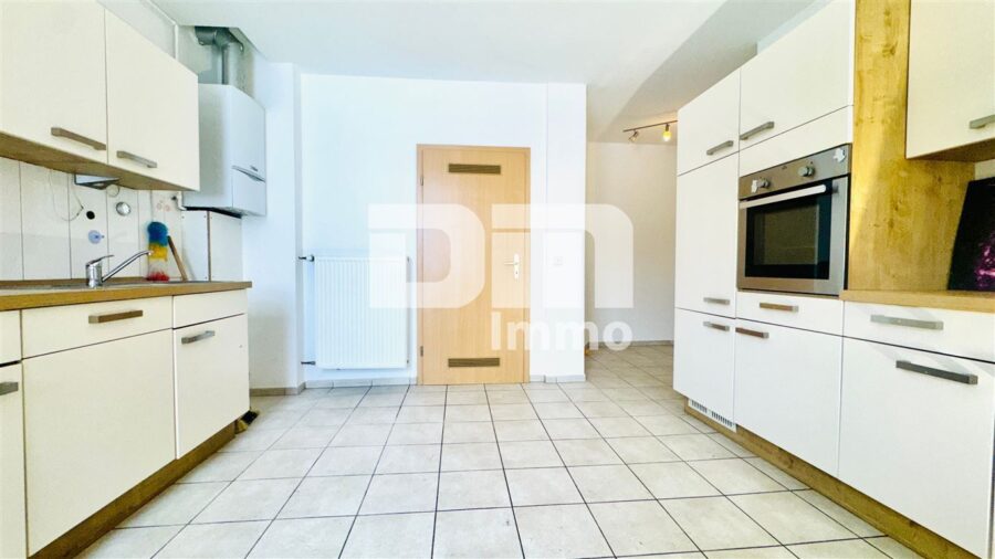 Wohn- / Hofensemble mit Einfamilienhaus, 2x Hofgebäude und altengerechter Bungalow - Haupthaus EG Küche mit EBK